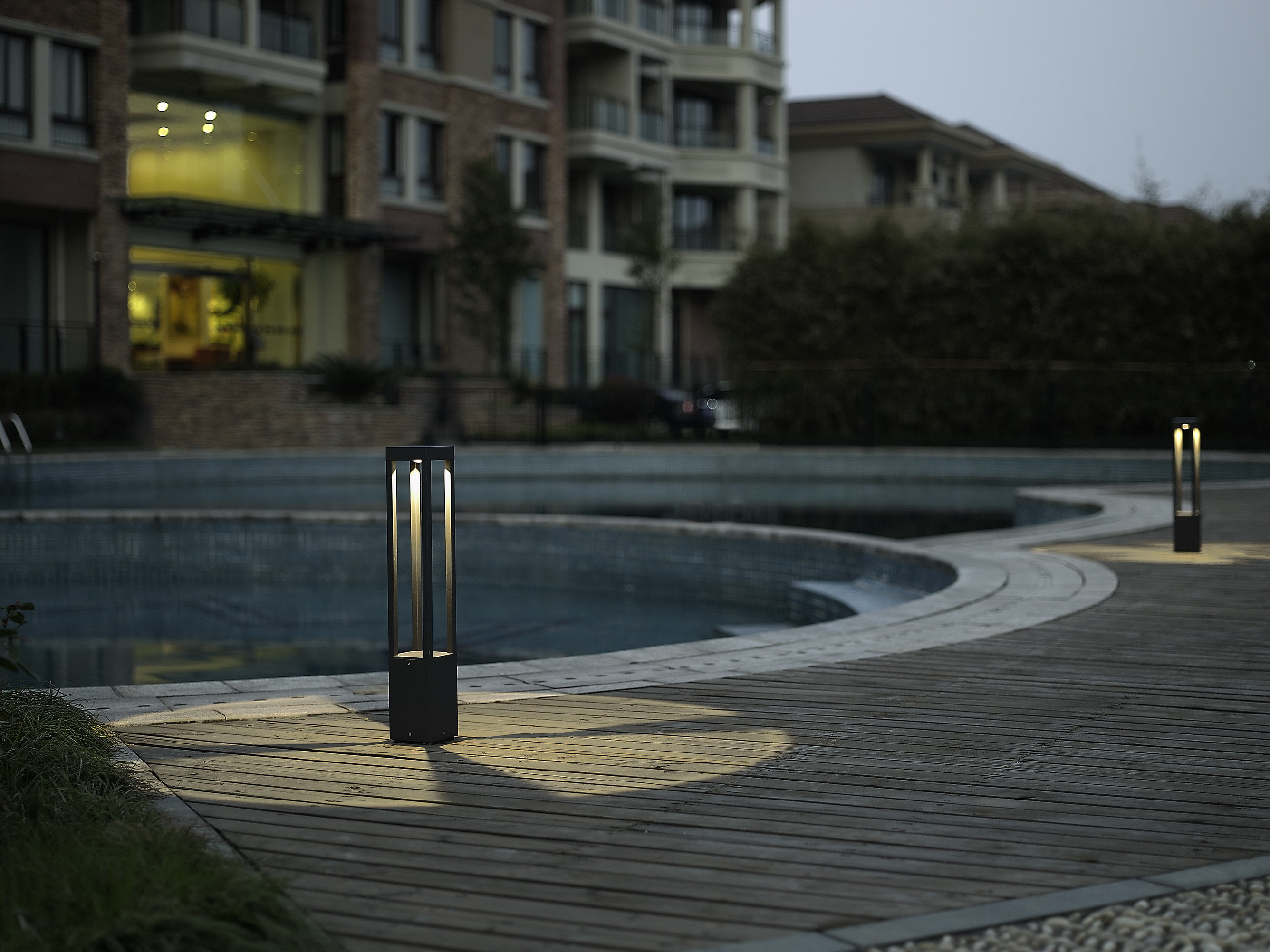 den-tru-san-vuon-cosmos